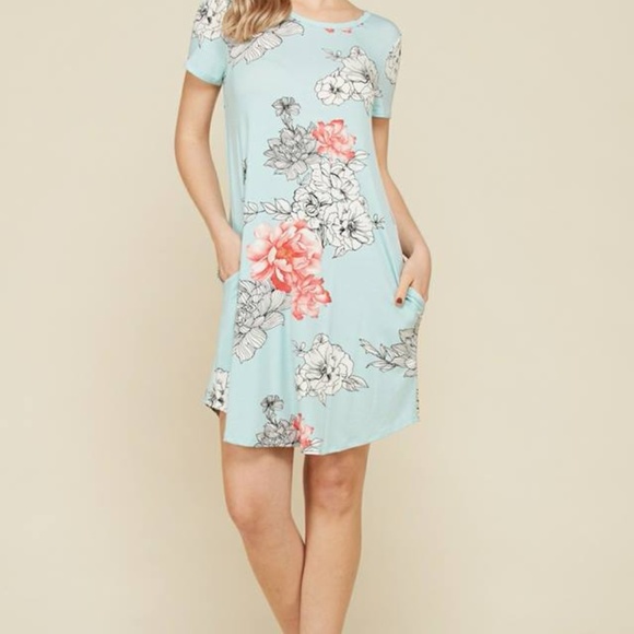 Dresses & Skirts - Floral t-shirt dress